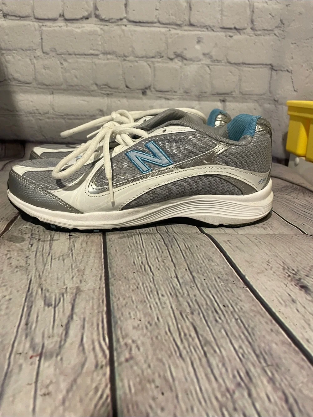 New Balance Women's Gray and Light Blue Athletic Walking Shoes sz8